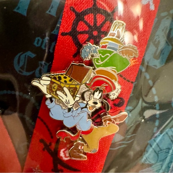 NWT. Disney 4 pin set plus lanyard. Pirates of the Caribbean theme - Picture 6 of 13